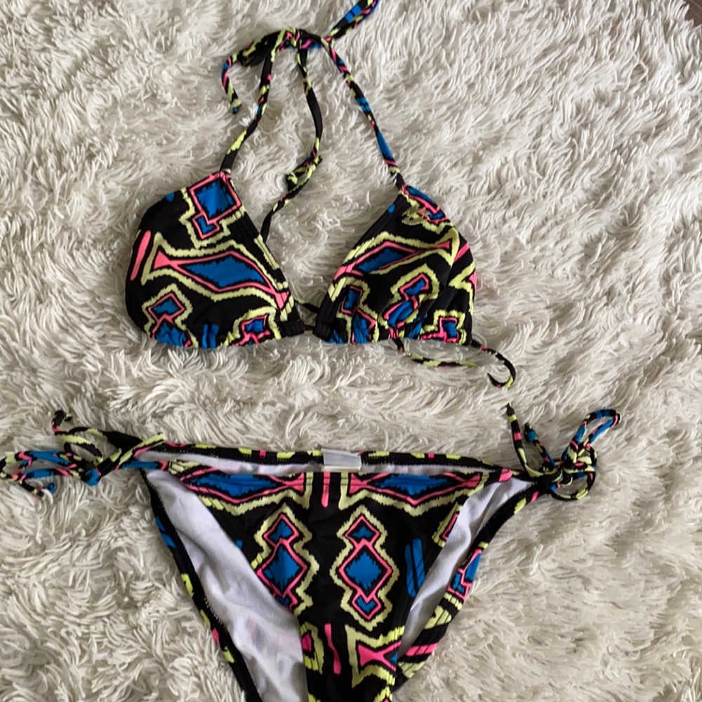 Billabong string bikini